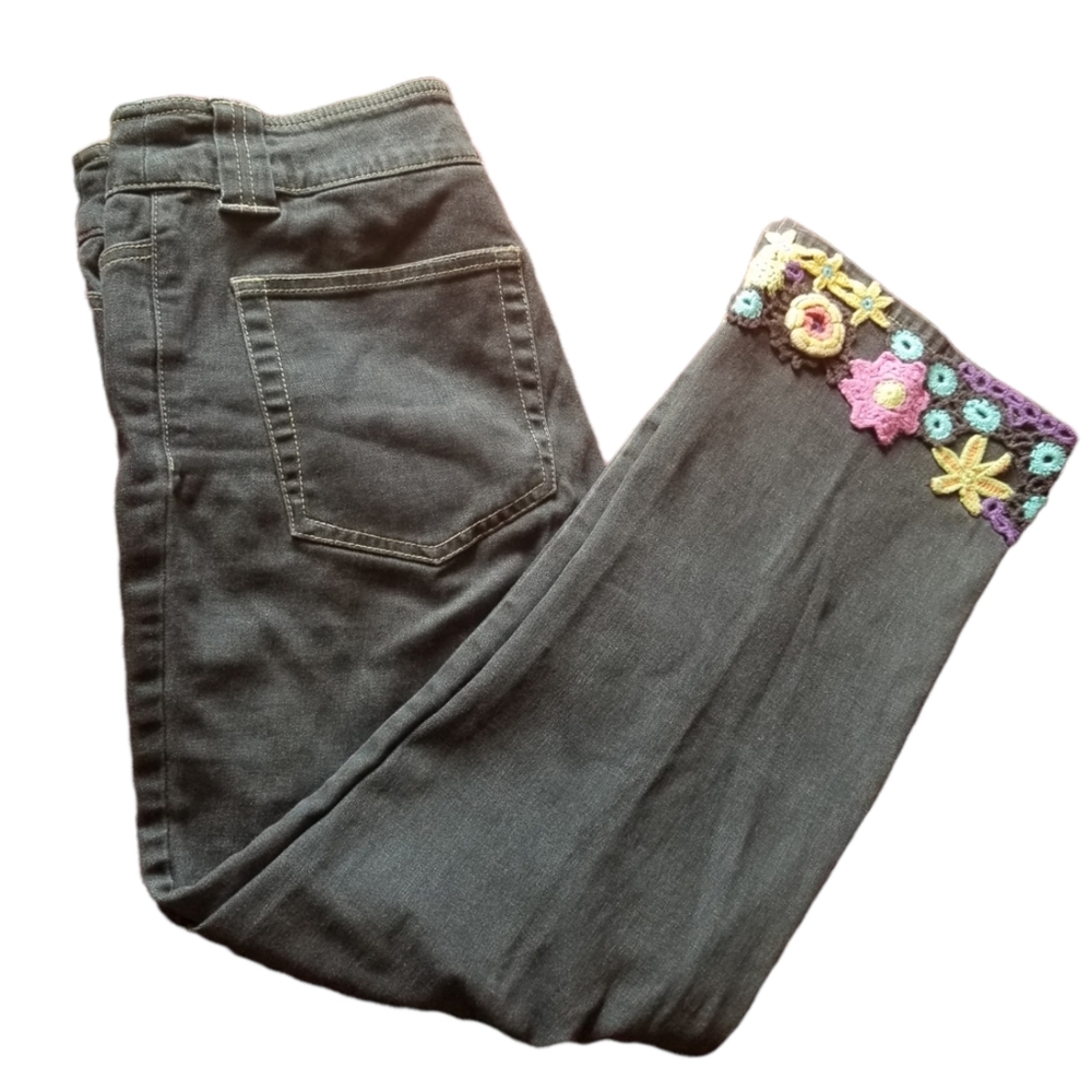 Eight Eight Eight womens black bolo floral embroidery size 8 jeans